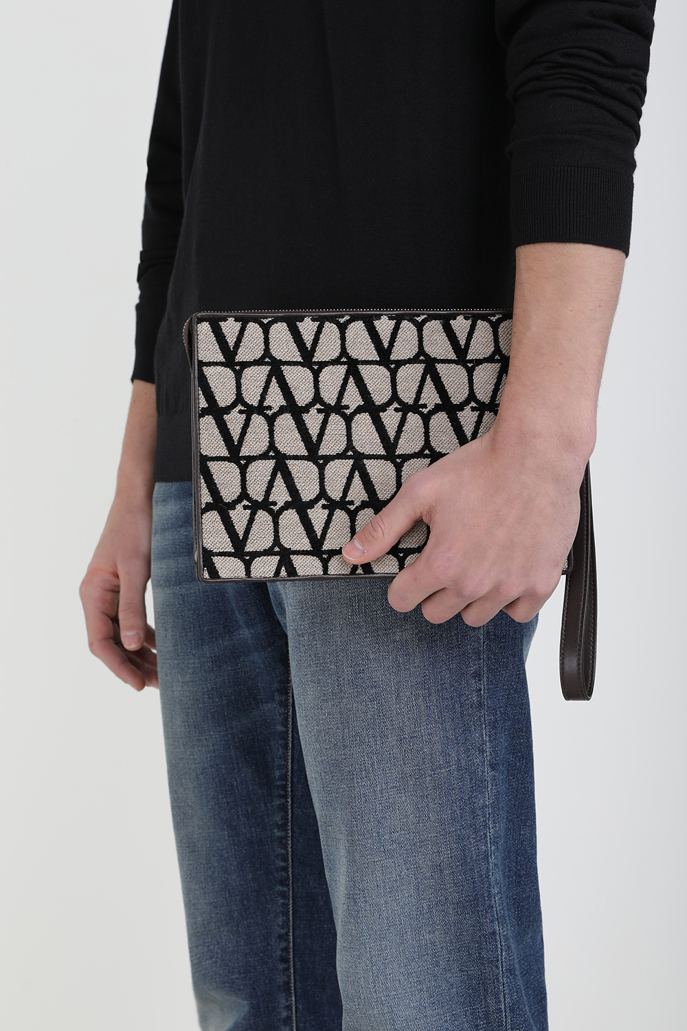 תמונת כל הלוק של תיק קלאץ'